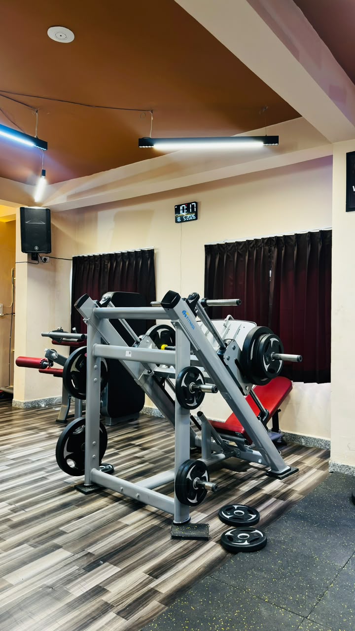 Incline leg press and strength training floor